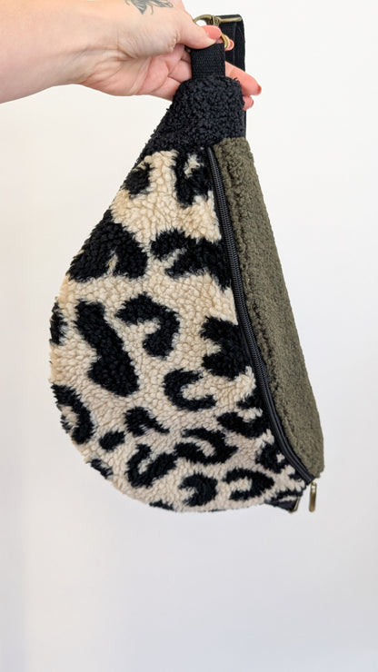 Große XL Umhängetasche Teddy Plüsch Crossbody Tasche Schwarz/Oliv