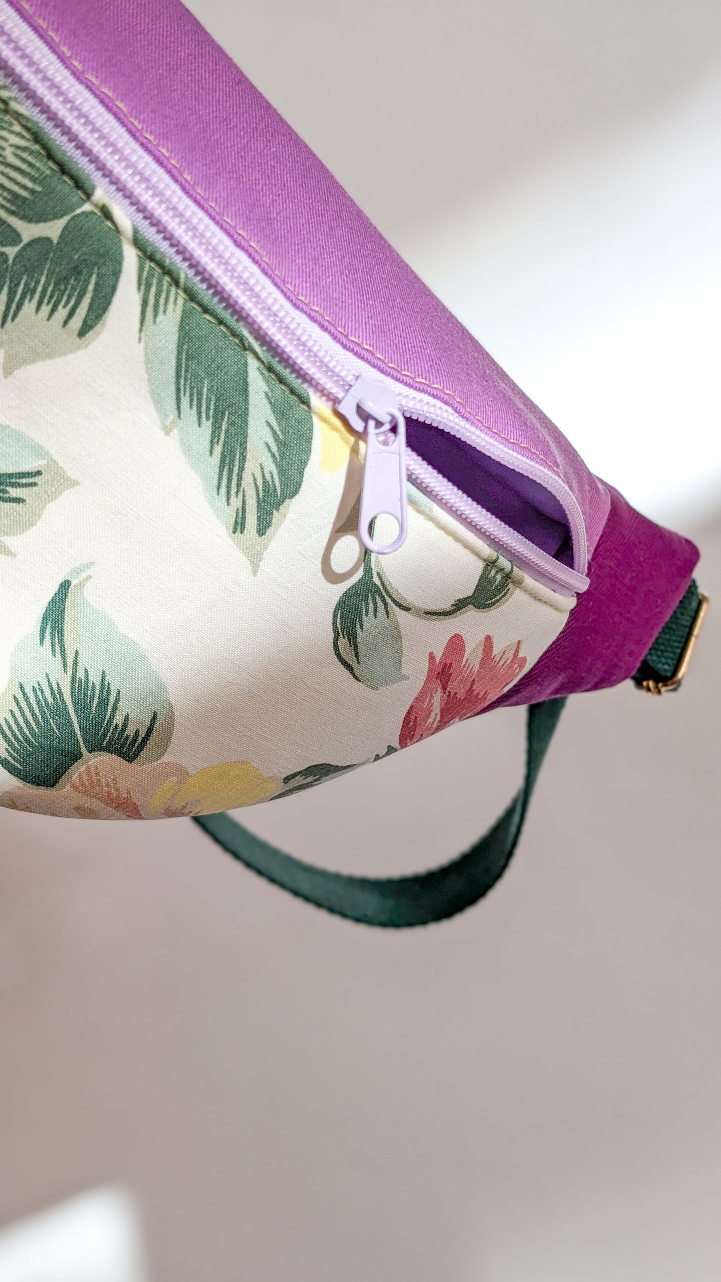 Upcycling Bauchtasche Granny Hipbag Flieder Blumen - 2 Styles