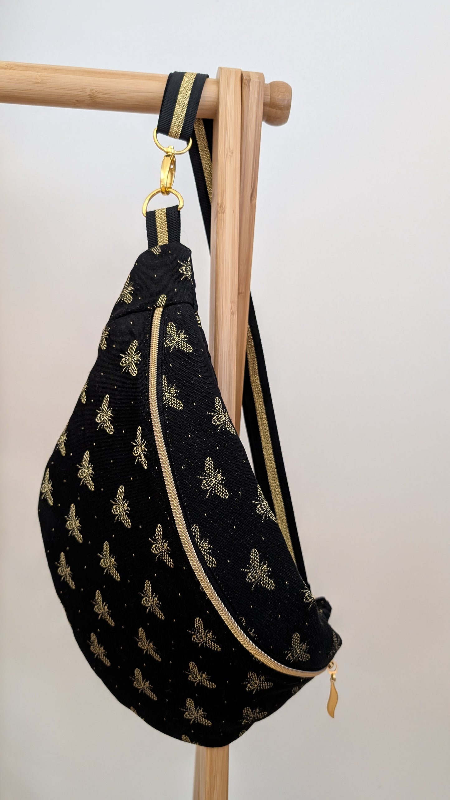 XL Bauchtasche Crossbody Bag Schwarz/Gold Bienen