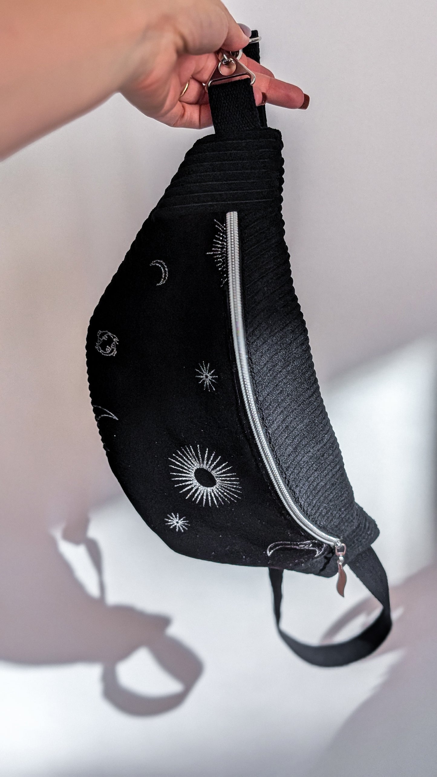 Upcycling Bauchtasche Crossbody Bag Schwarz Samt CELESTIAL Halloween LIMITIERT
