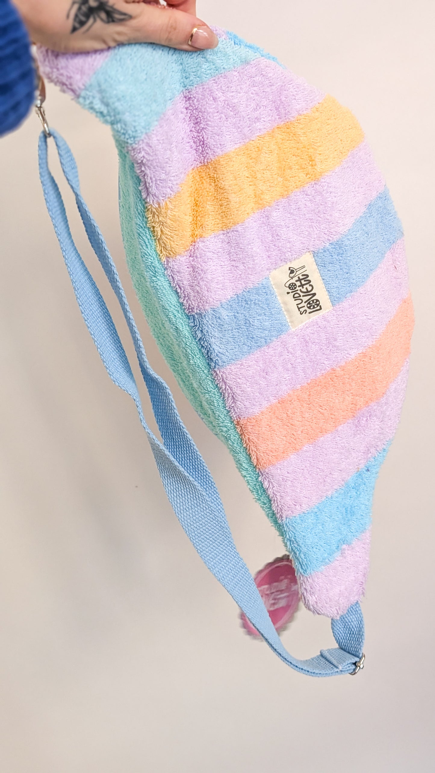 Upcycling XL Hipbag Bauchtasche aus Vintage Handtuch Pastell Streifen