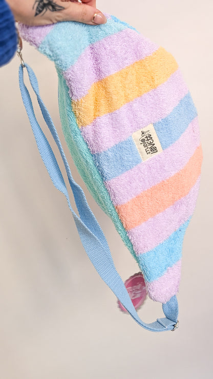 Upcycling XL Hipbag Bauchtasche aus Vintage Handtuch Pastell Streifen