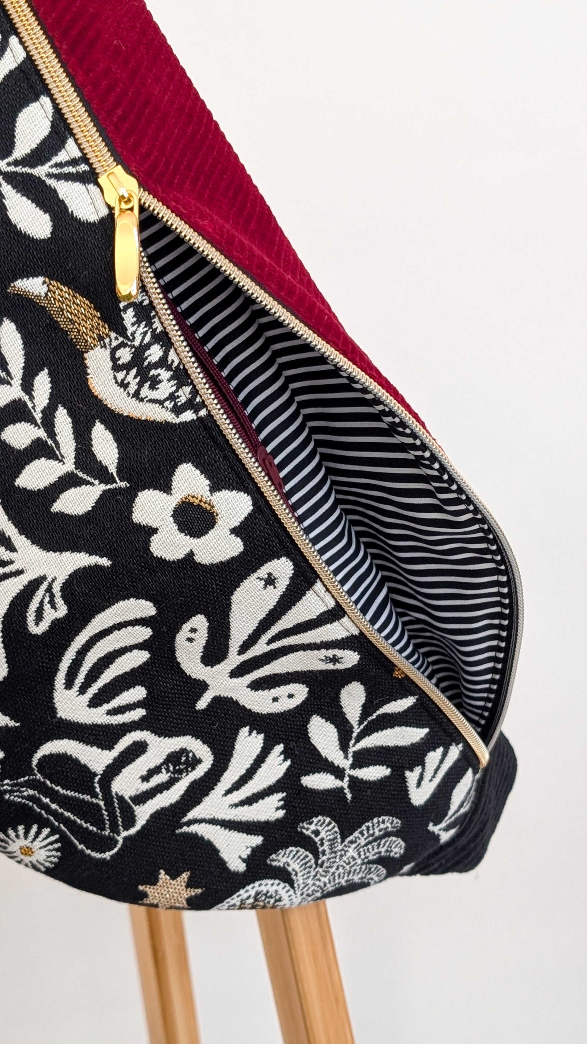 Große XL Umhängetasche Folklore Cord Schwarz/Weiß/Gold Weinrot Innenfutter