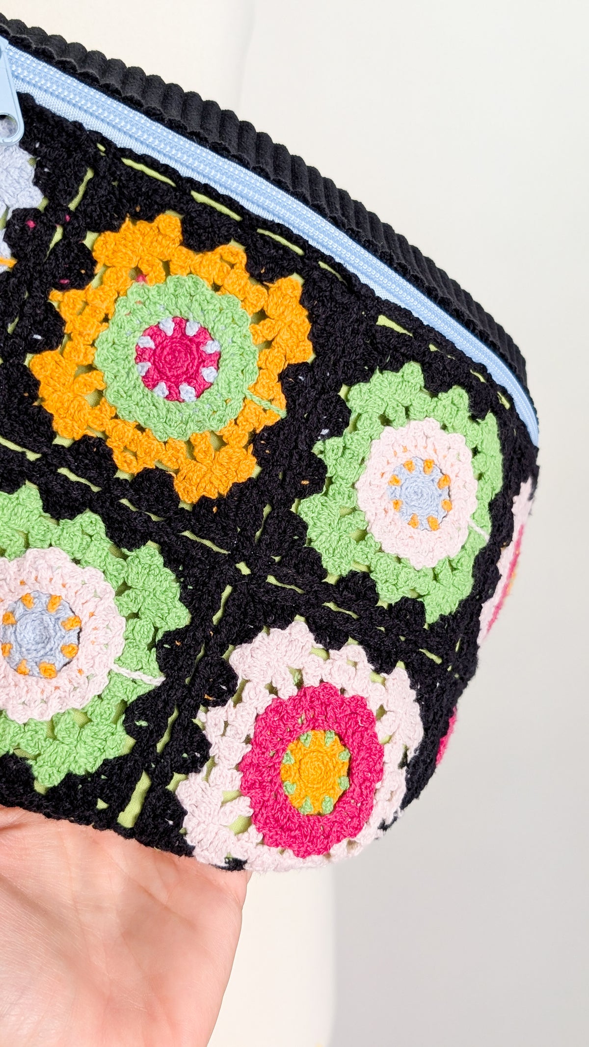 Upcycling XL Cord Bauchtasche Granny Squares Häkel Tasche LIMITIERT