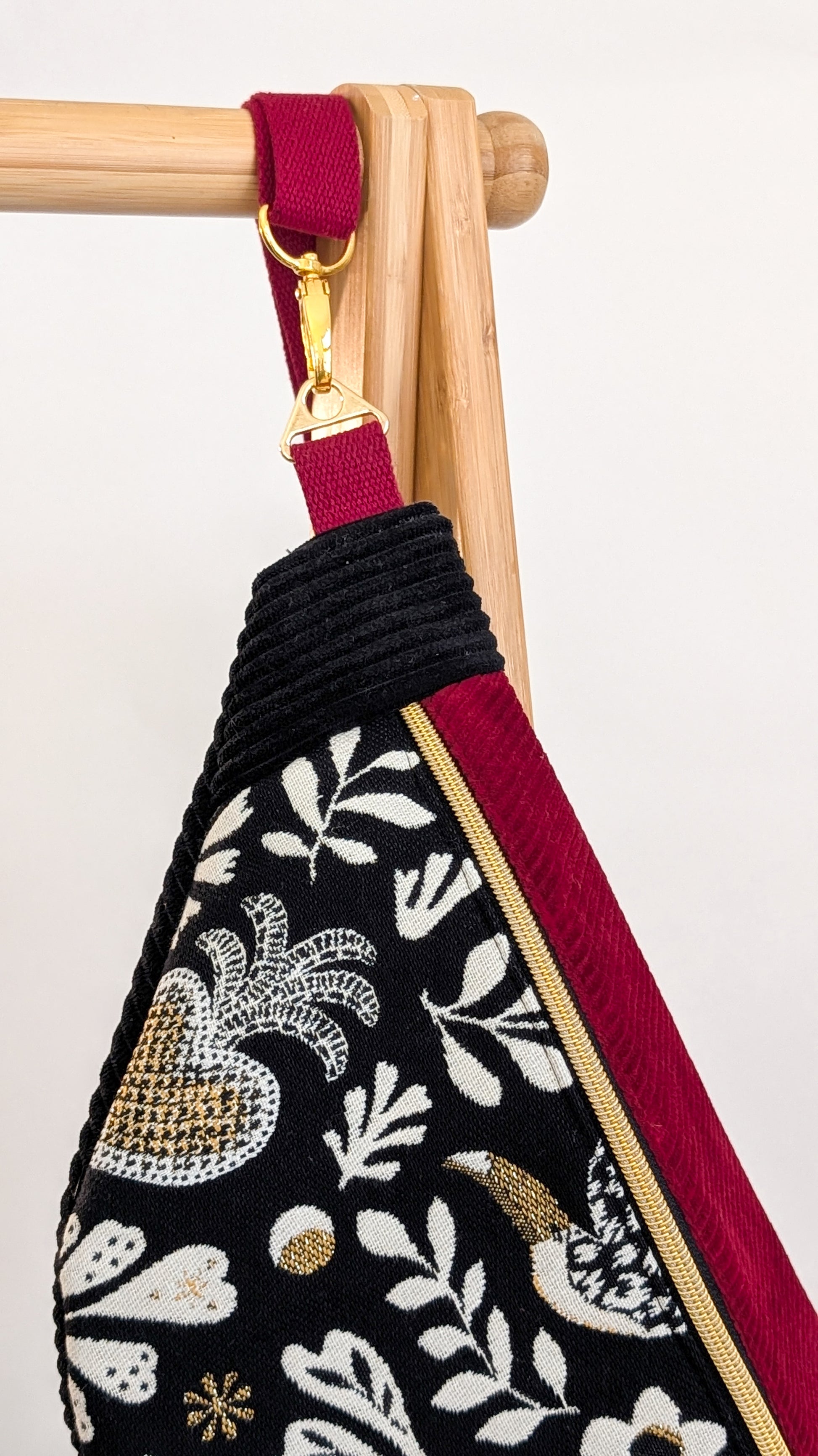 Große XL Umhängetasche Folklore Cord Schwarz/Weiß/Gold Weinrot