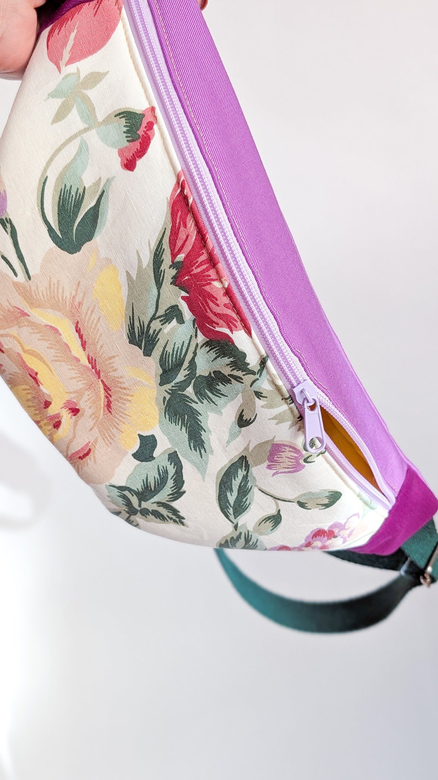 Upcycling Bauchtasche Granny Hipbag Flieder Blumen - 2 Styles