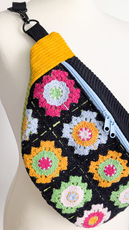 Upcycling XL Cord Bauchtasche Granny Squares Häkel Tasche LIMITIERT