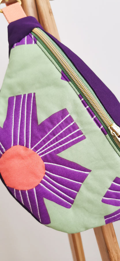 Bunte Hipbag Bauchtasche Cross Body Bag Blüten Lila