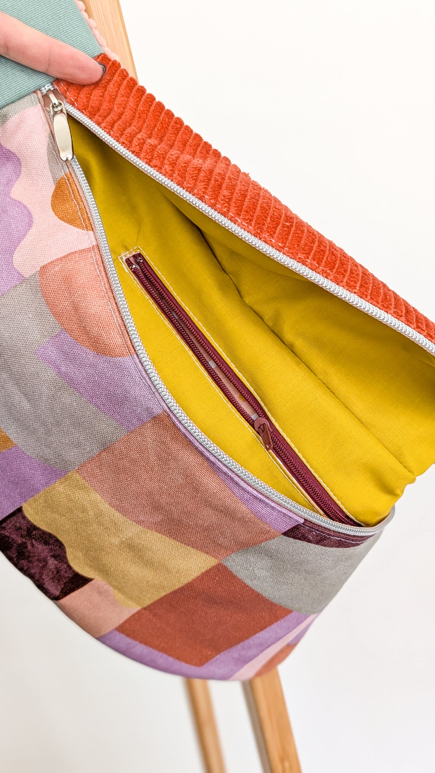 XL Crossbody Bag – bunte Color-Blocking Umhängetasche mit geometrischem Muster