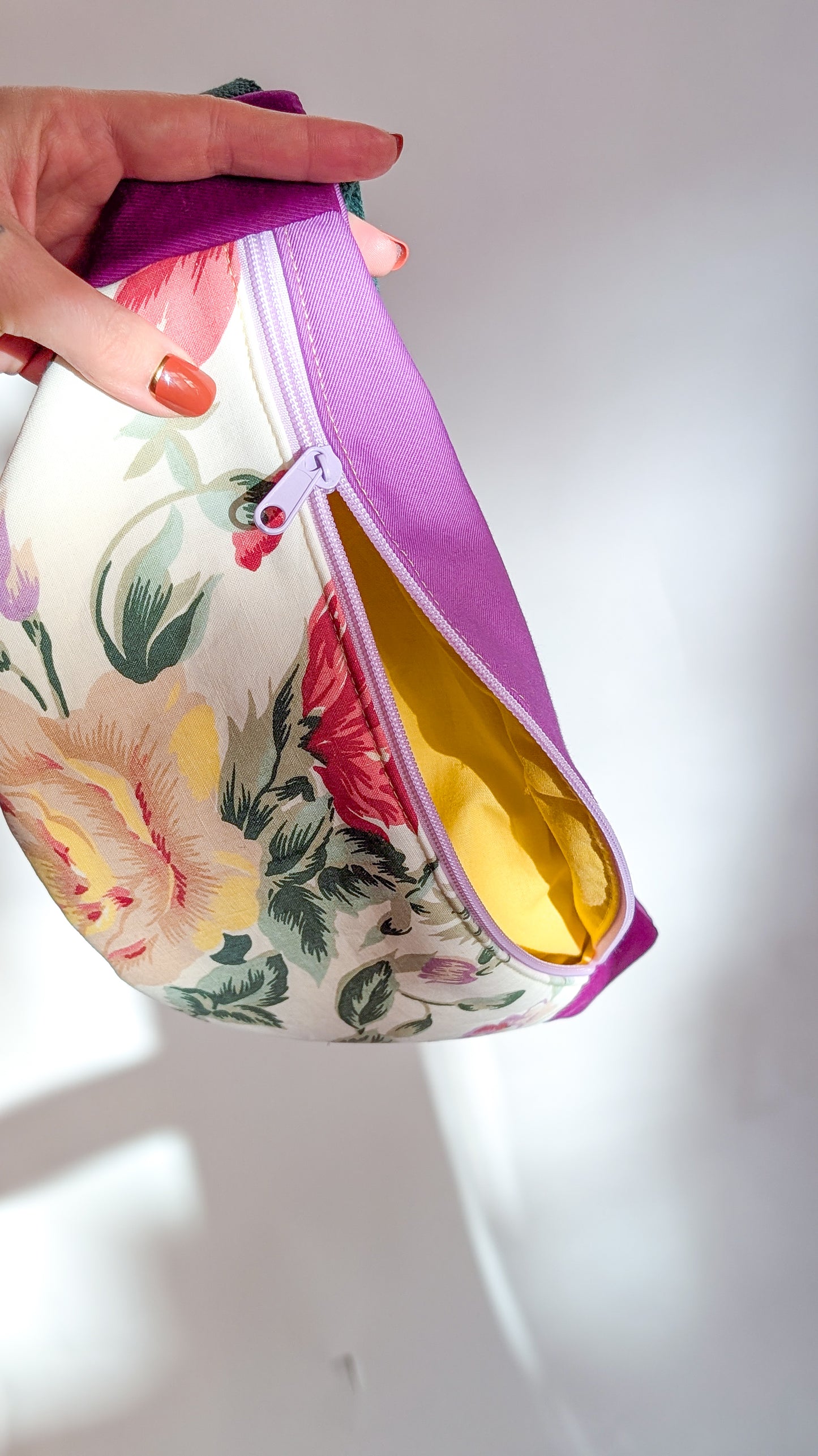 Upcycling Bauchtasche Granny Hipbag Flieder Blumen - 2 Styles