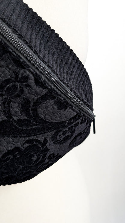 Schwarze Bauchtasche Edle Crossbody Bag Samt ORNAMENTE Halloween