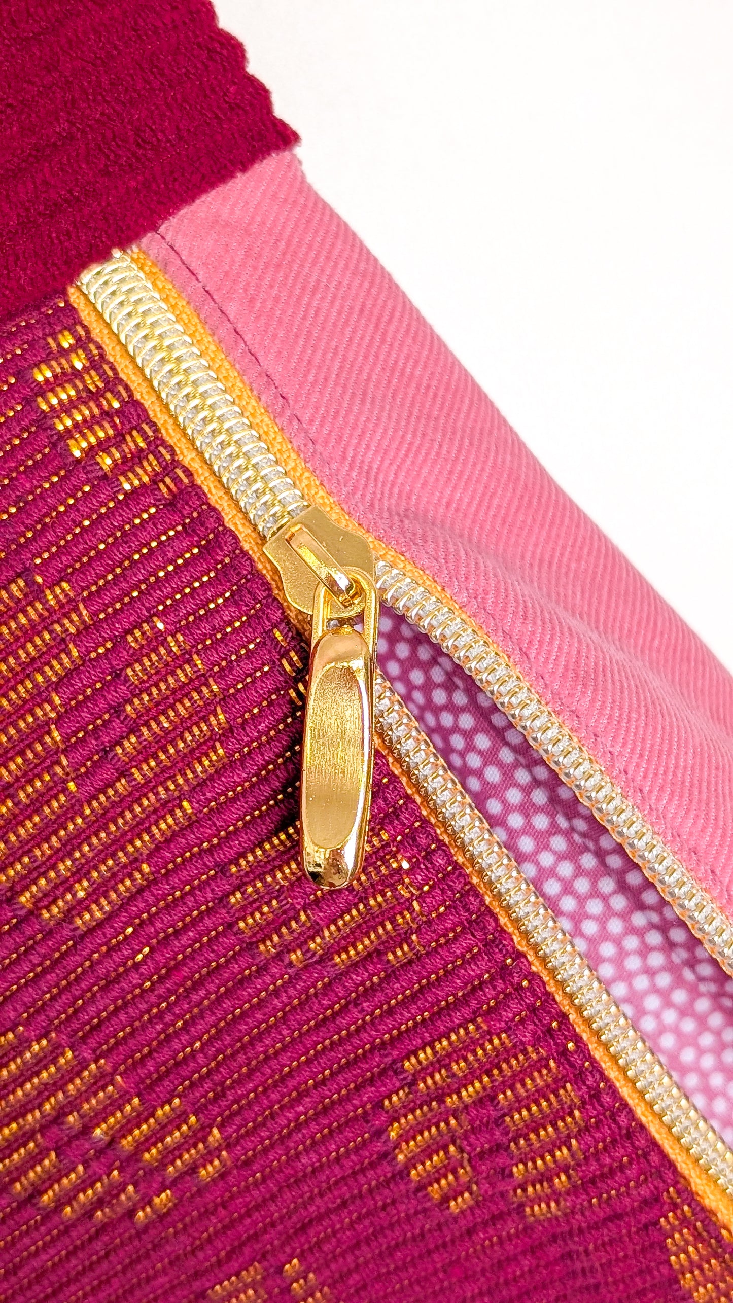 Upcycling Bauchtasche Crossbody Bag LEO Burgund/Gold Einzelstück