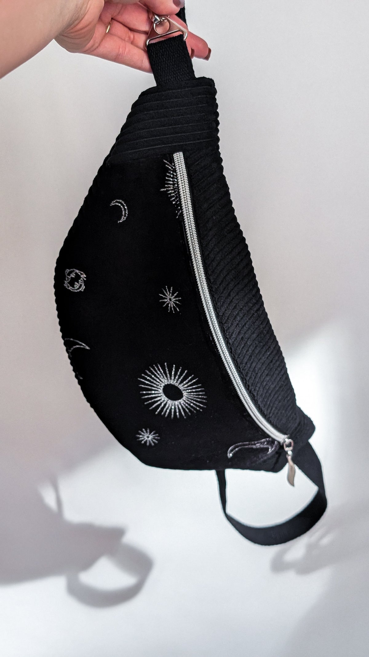 Upcycling Bauchtasche Crossbody Bag Schwarz Samt CELESTIAL Halloween LIMITIERT