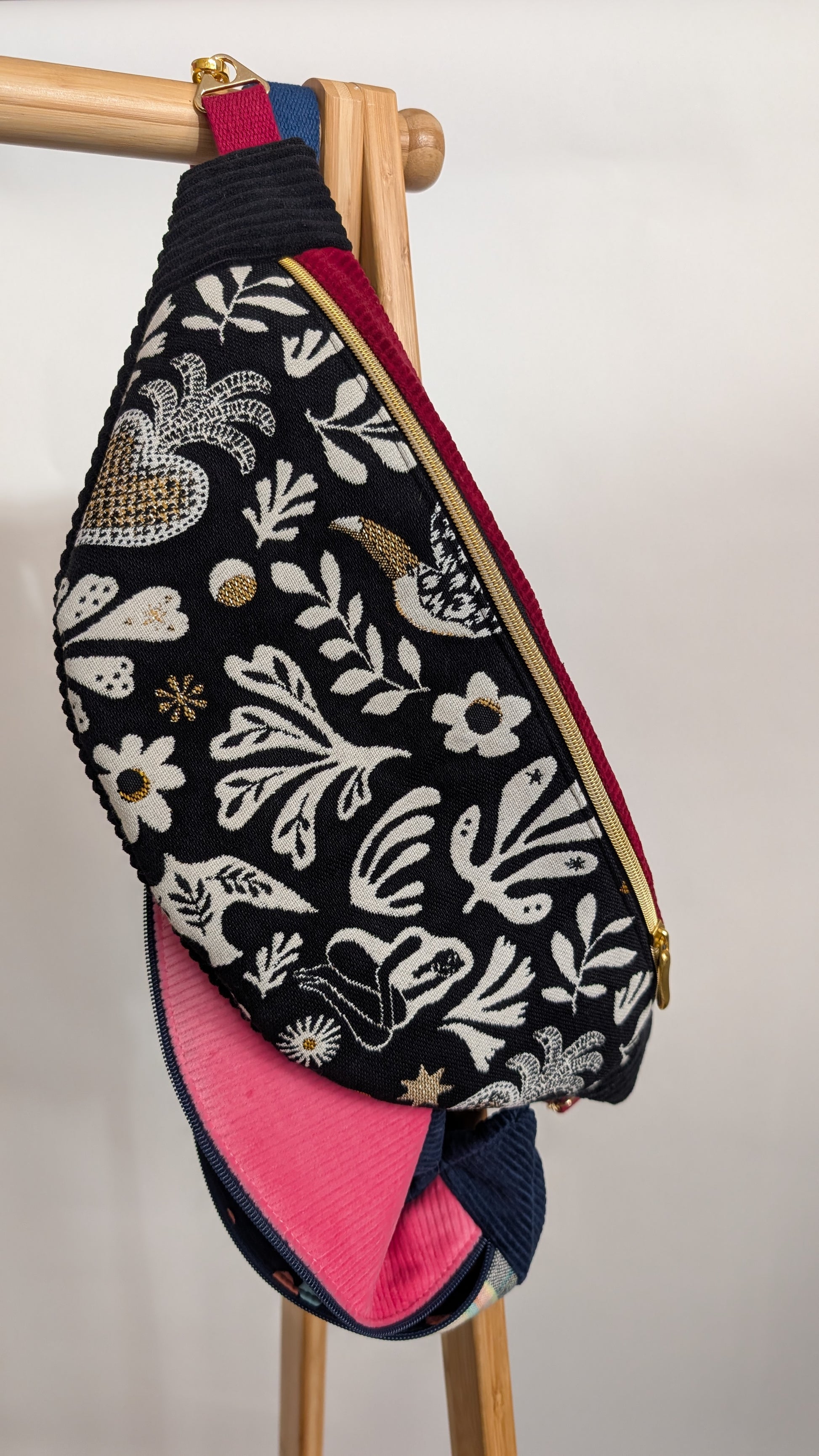 Große XL Umhängetasche Folklore Cord Schwarz/Weiß/Gold Weinrot