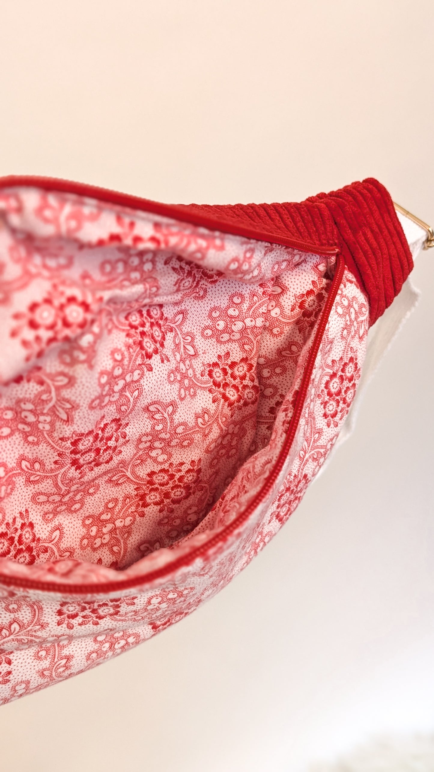 Upcycling Cord Bauchtasche Granny Red Berries Hipbag