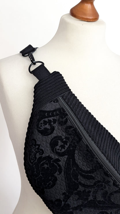 Schwarze Bauchtasche Edle Crossbody Bag Samt ORNAMENTE Halloween