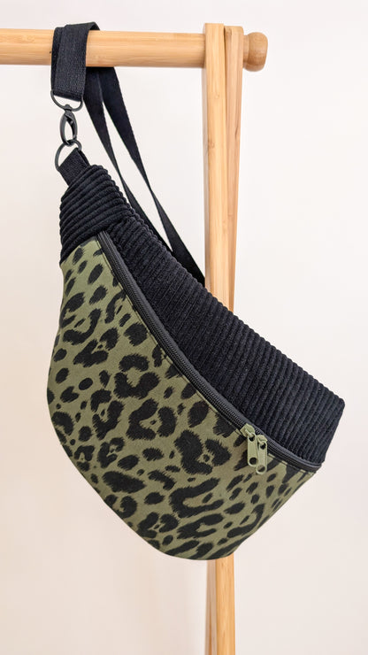 Cord XL Bauchtasche Olivgrün Schwarz Leopard