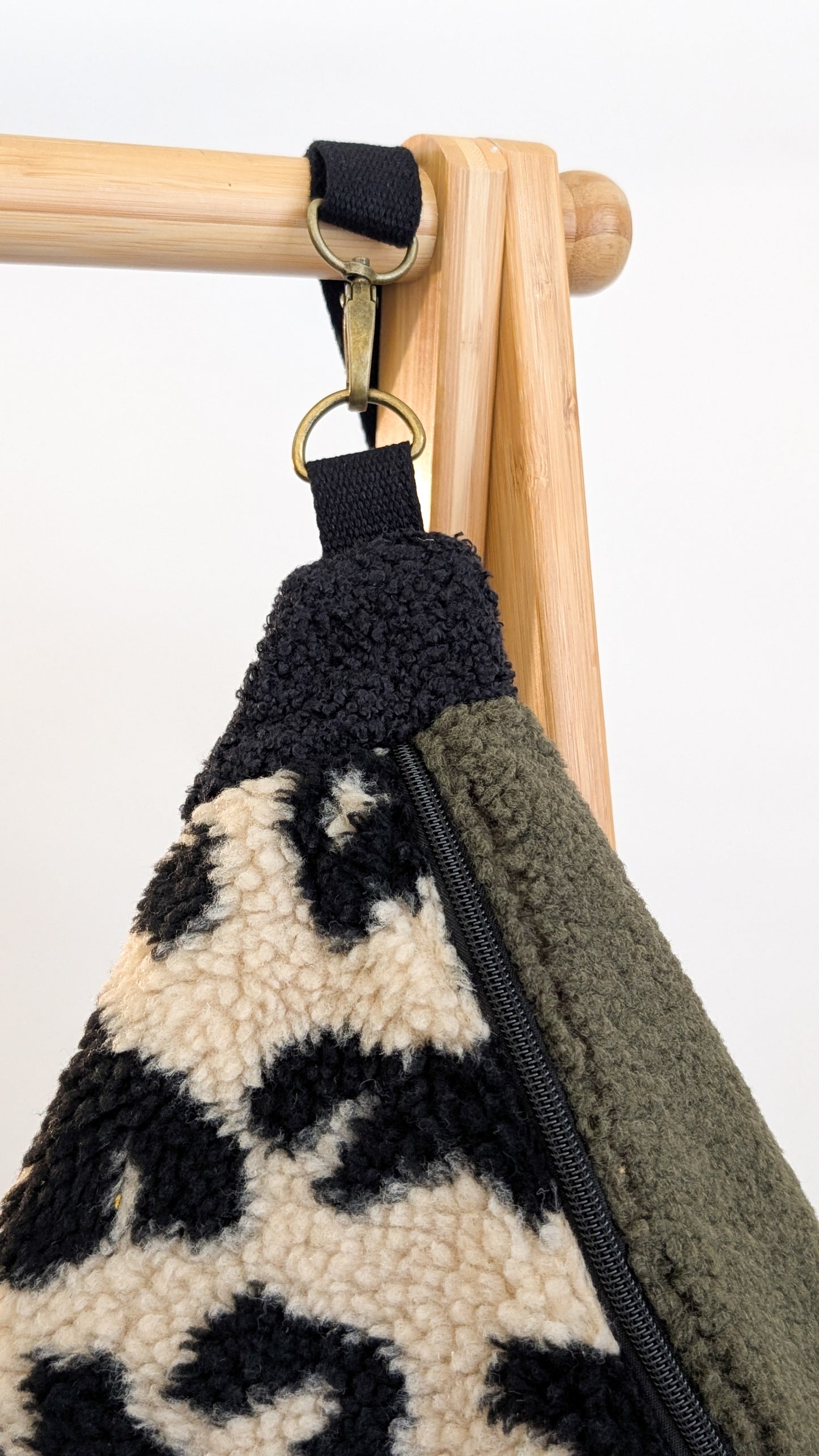 Große XL Umhängetasche Teddy Plüsch Crossbody Tasche Schwarz/Oliv