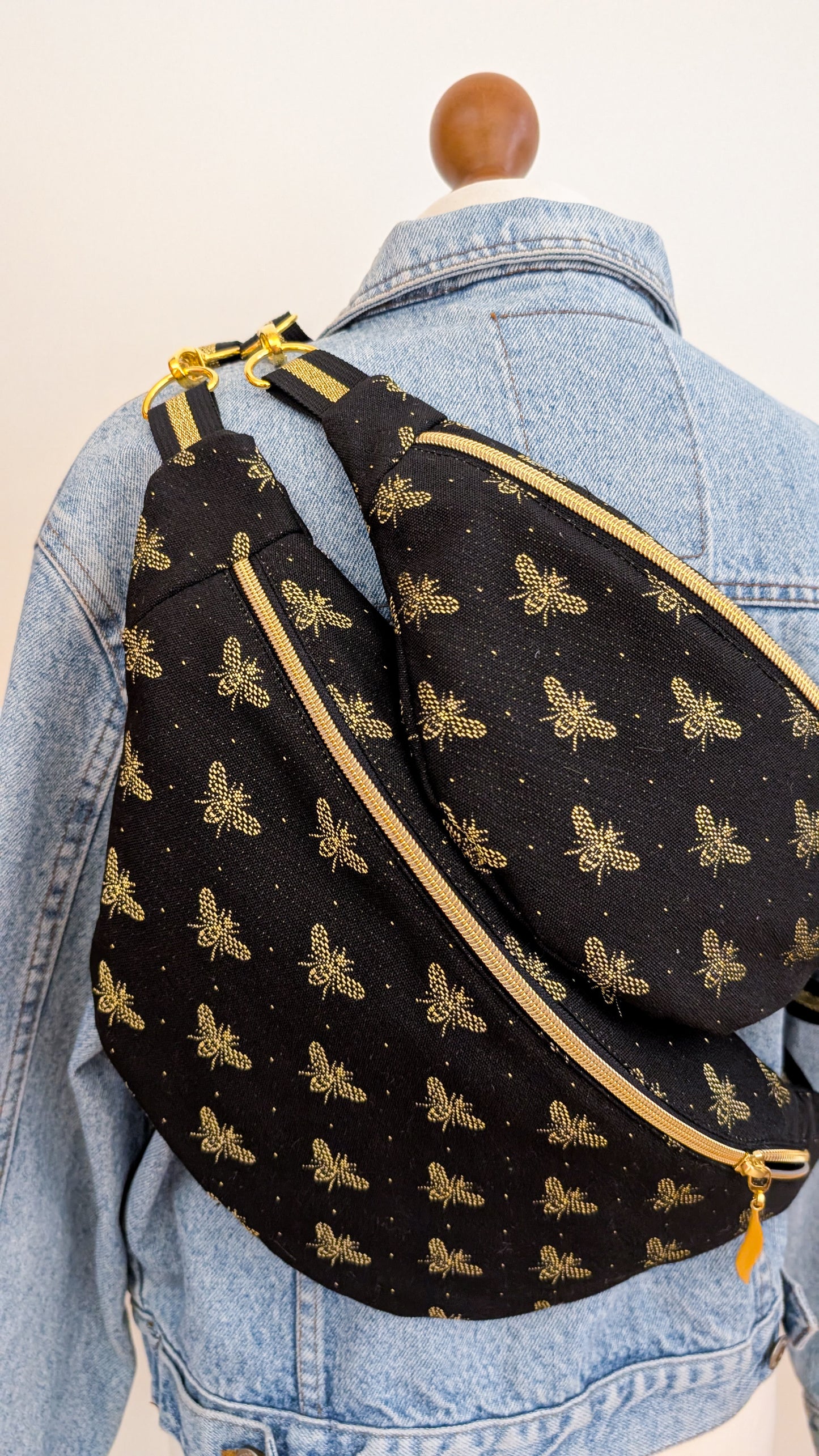 XL Bauchtasche Crossbody Bag Schwarz/Gold Bienen