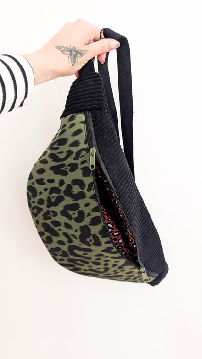 Cord XL Bauchtasche Olivgrün Schwarz Leopard