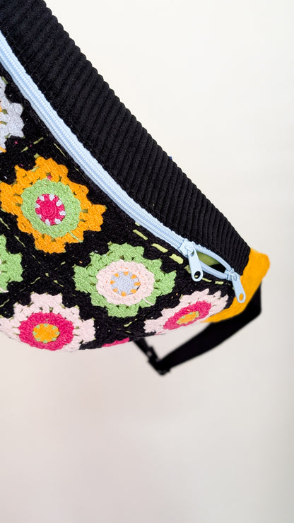 Upcycling XL Cord Bauchtasche Granny Squares Häkel Tasche LIMITIERT