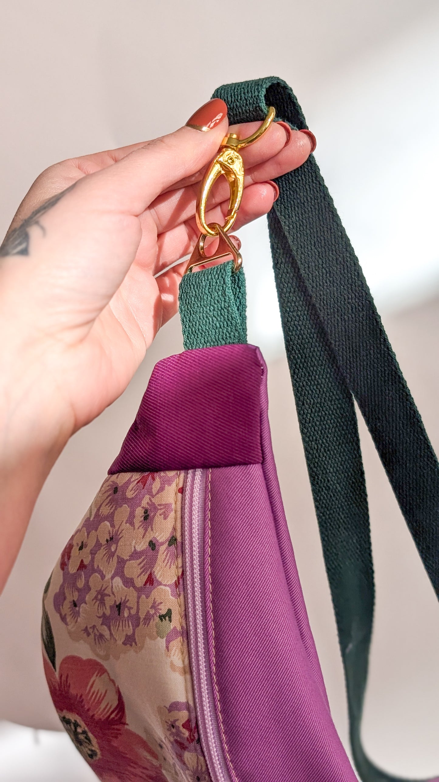 Upcycling Bauchtasche Granny Hipbag Flieder Blumen - 2 Styles