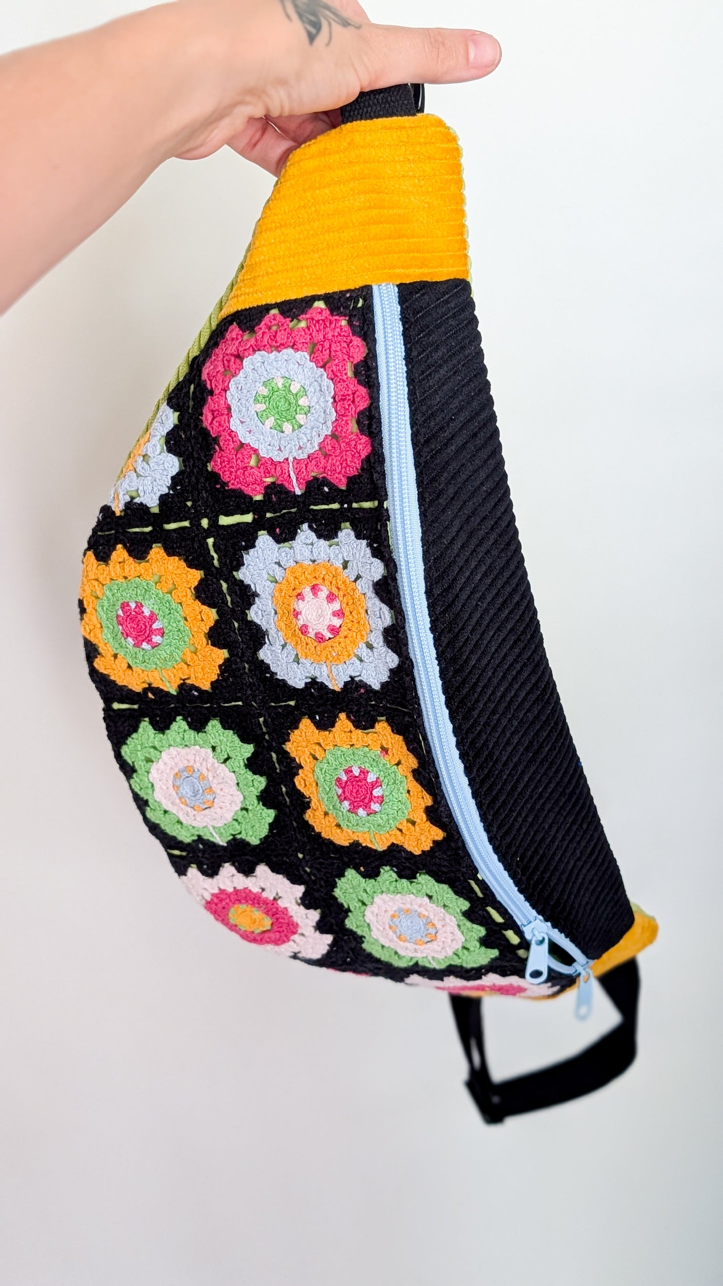 Upcycling XL Cord Bauchtasche Granny Squares Häkel Tasche LIMITIERT