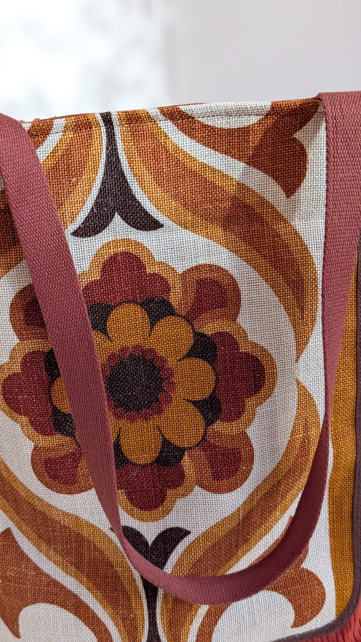 Upcycling Tote Bag Einkaufsbeutel Nachhaltige Einkaufstasche "Omi's 70's Table"