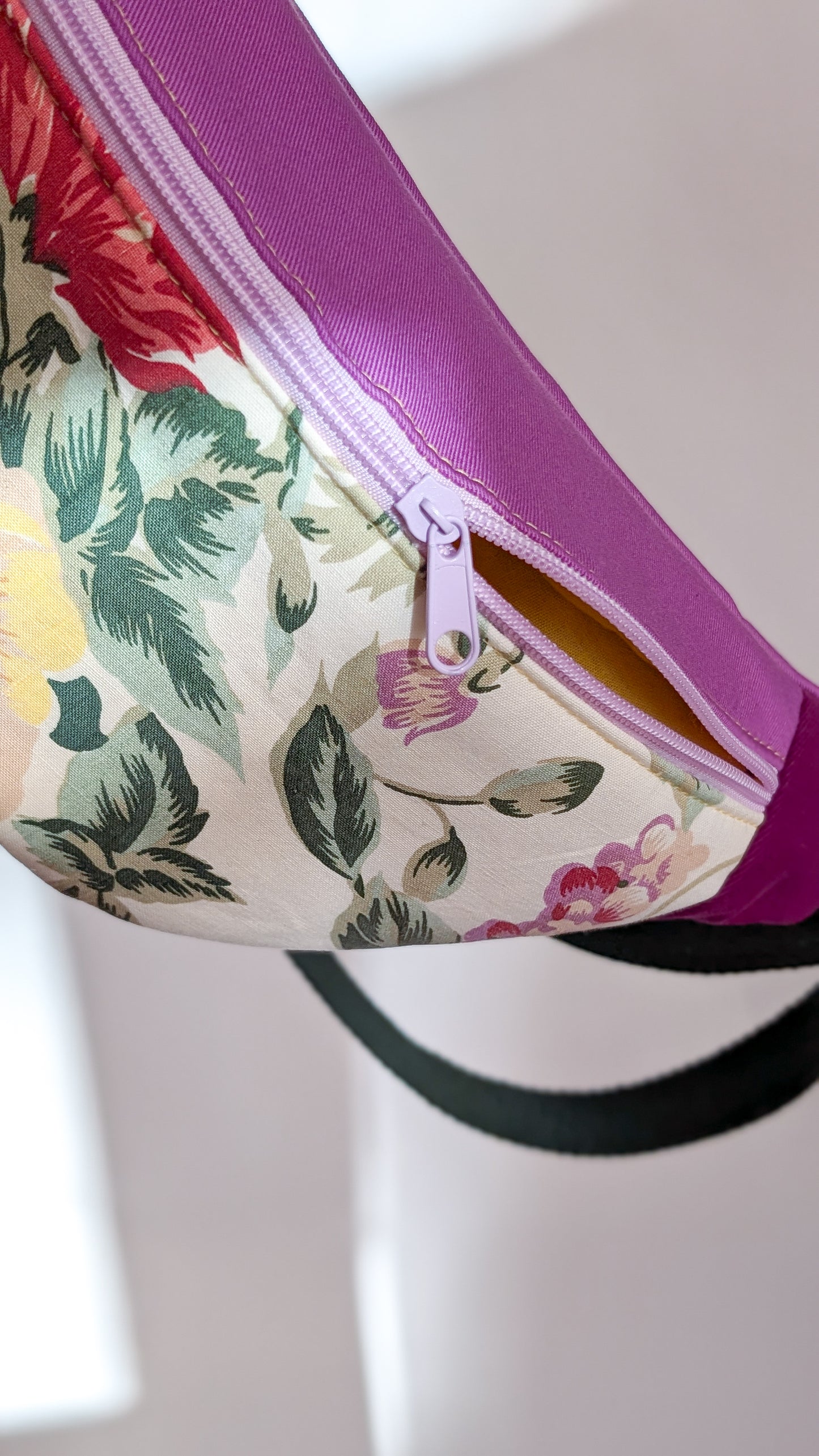 Upcycling Bauchtasche Granny Hipbag Flieder Blumen - 2 Styles
