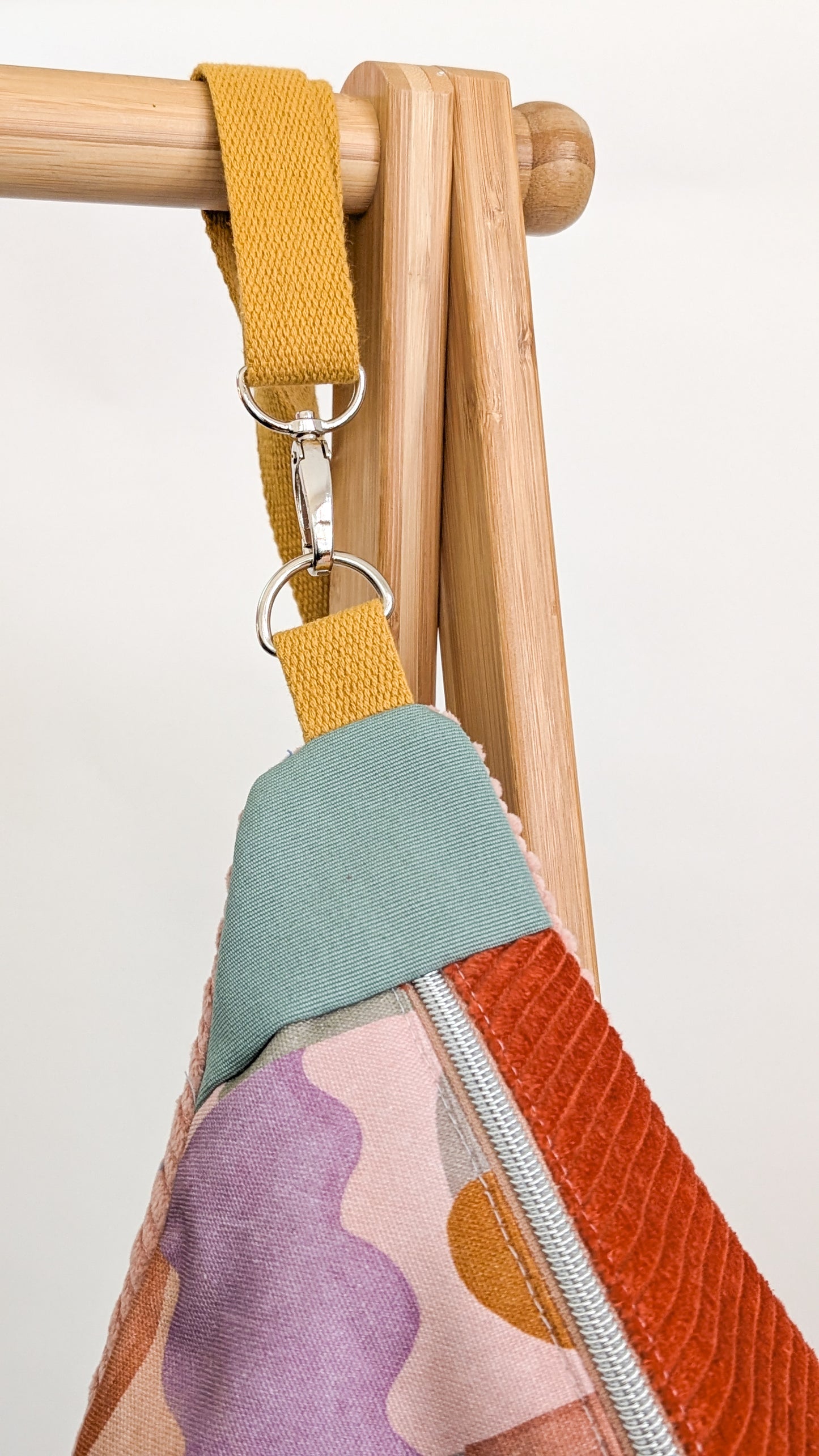 XL Crossbody Bag – bunte Color-Blocking Umhängetasche mit geometrischem Muster