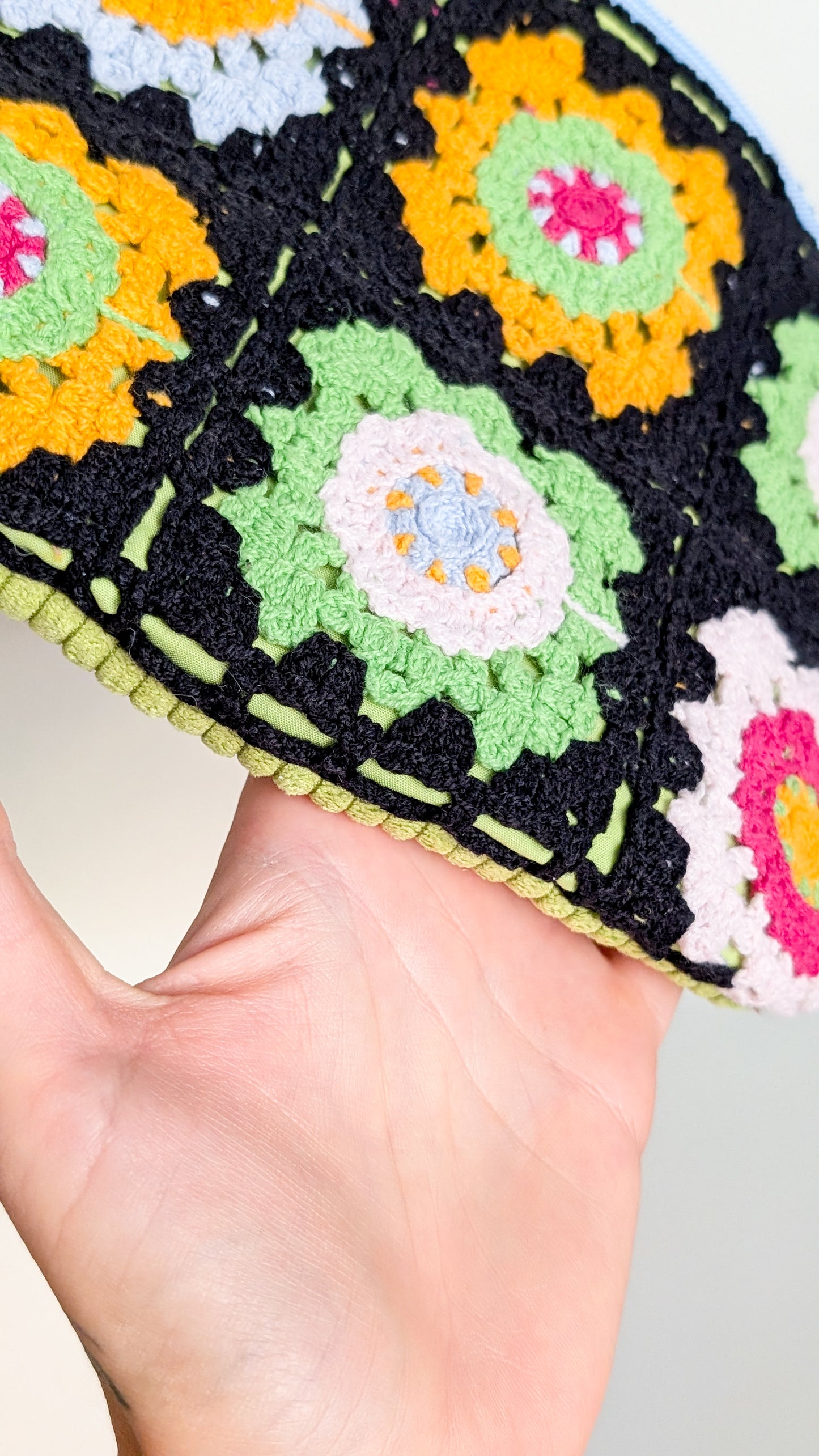 Upcycling XL Cord Bauchtasche Granny Squares Häkel Tasche LIMITIERT