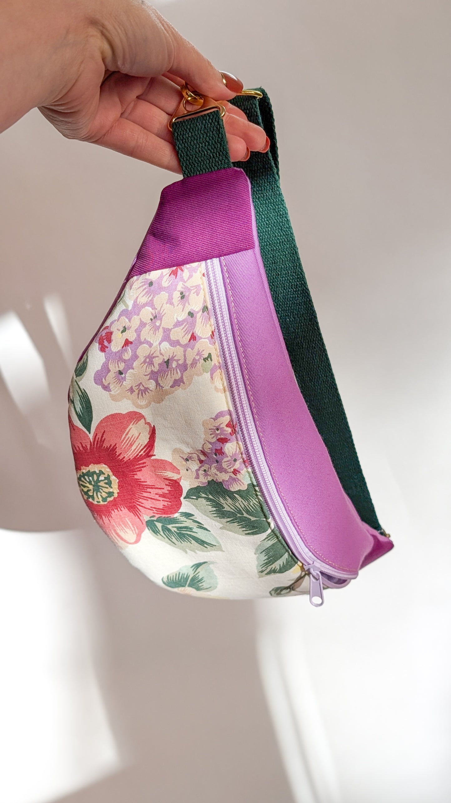 Upcycling Bauchtasche Granny Hipbag Flieder Blumen - 2 Styles