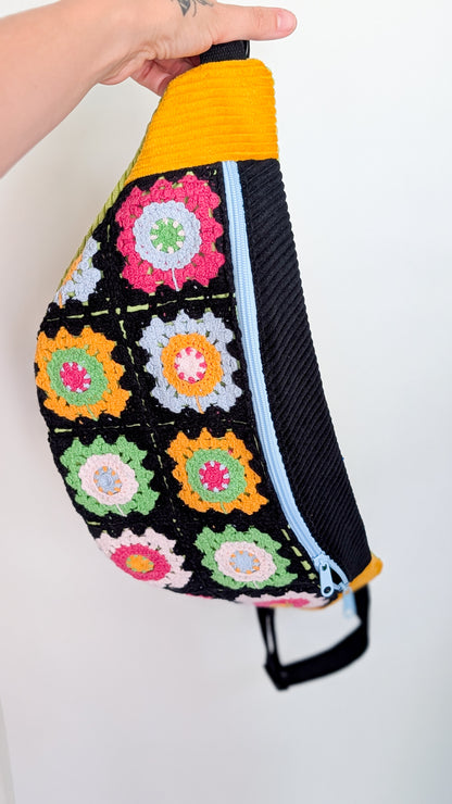 Upcycling XL Cord Bauchtasche Granny Squares Häkel Tasche LIMITIERT