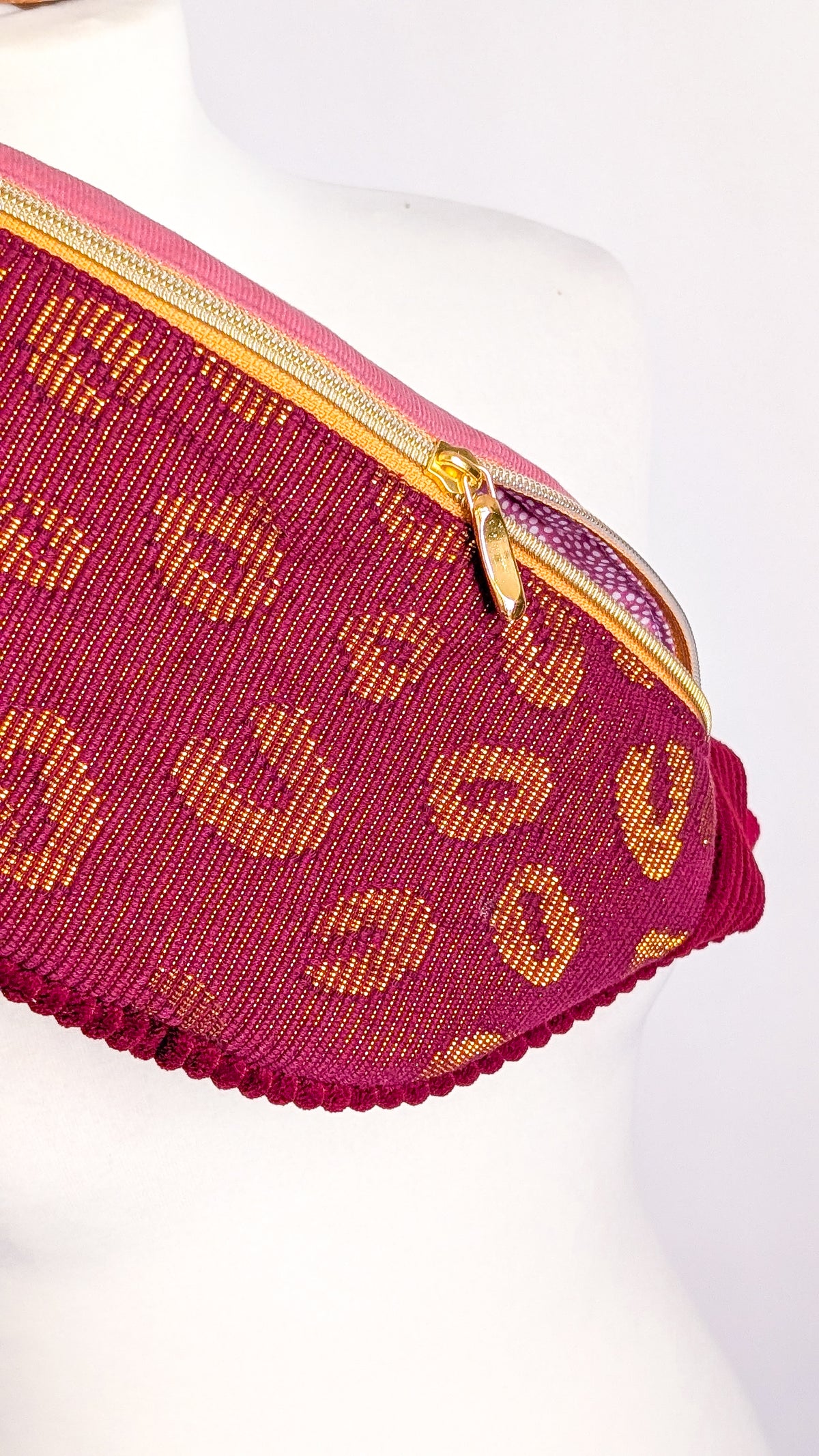 Upcycling Bauchtasche Crossbody Bag LEO Burgund/Gold Einzelstück