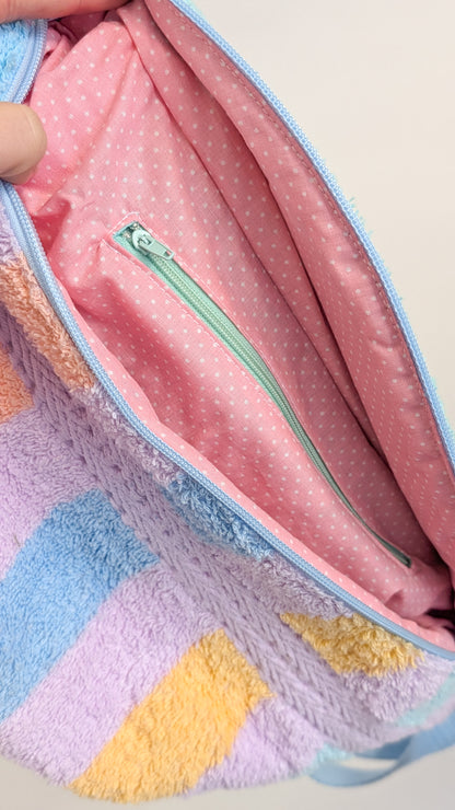 Upcycling XL Hipbag Bauchtasche aus Vintage Handtuch Pastell Streifen