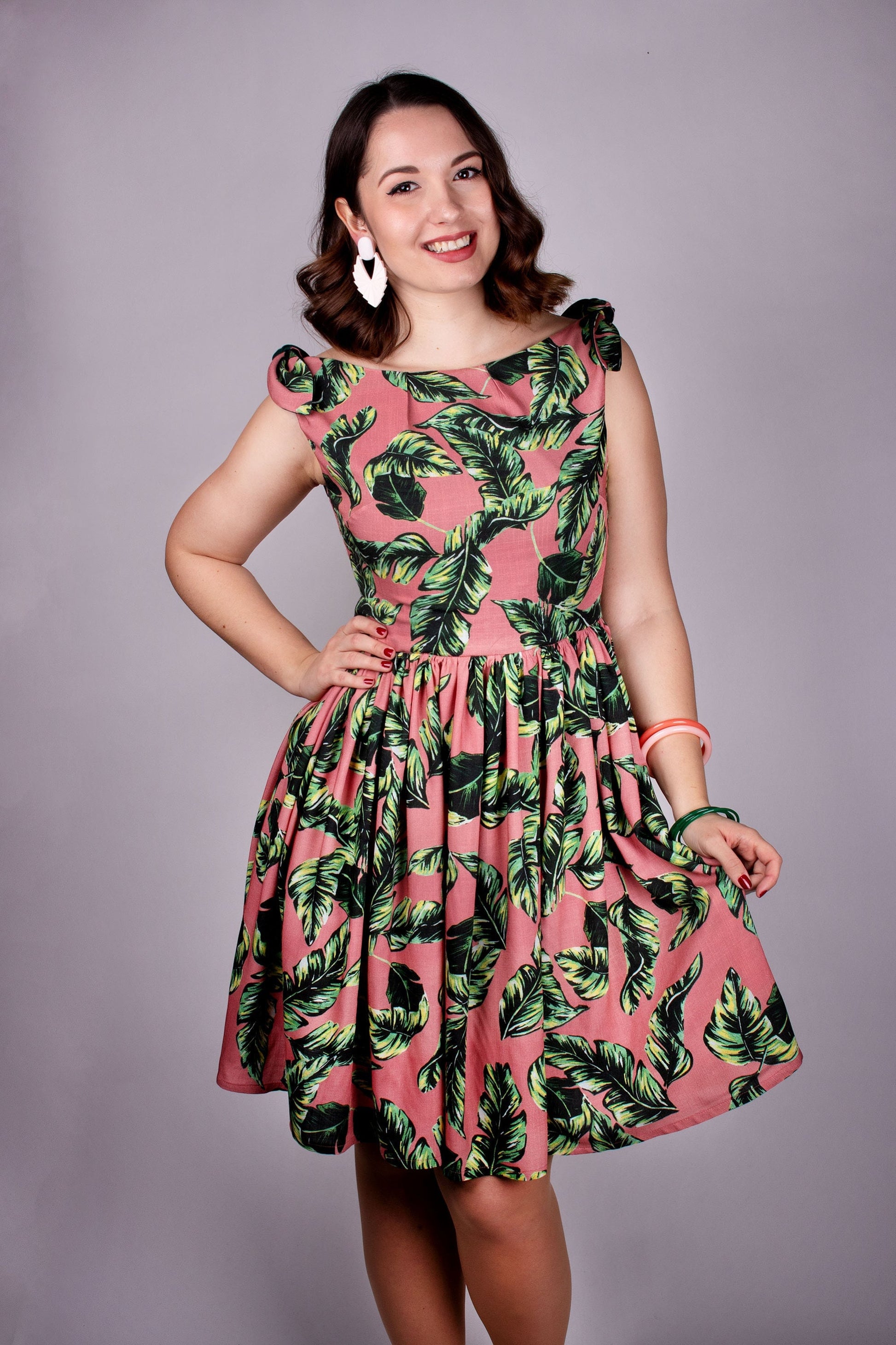 MAISIE_12 50s Sommer Leinenkleid mit Tropischen Blättern | M