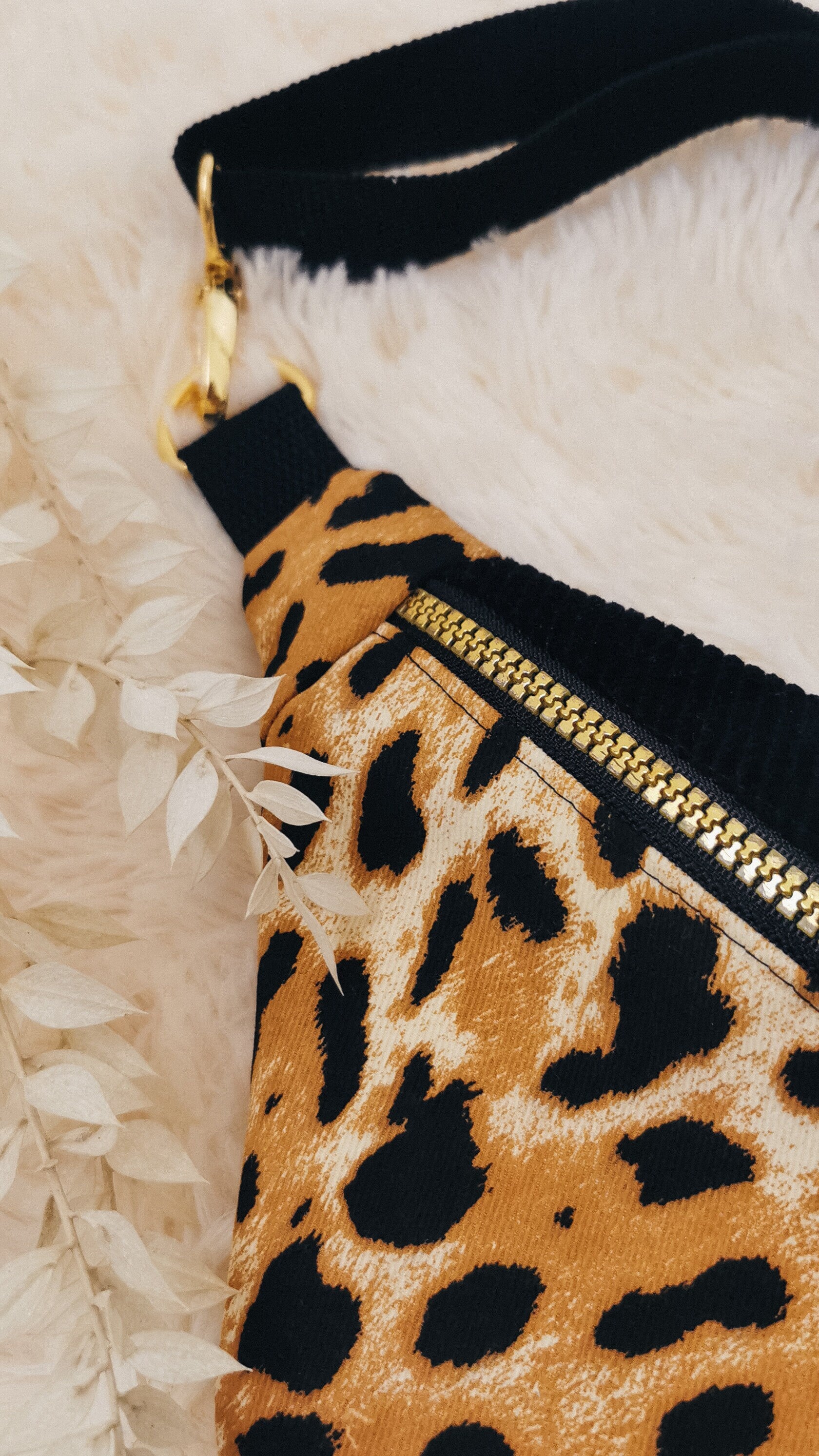 Leopard Hipbag Canvas Fanny Pack Crossbody Bag Corduroy Peggy Bundy