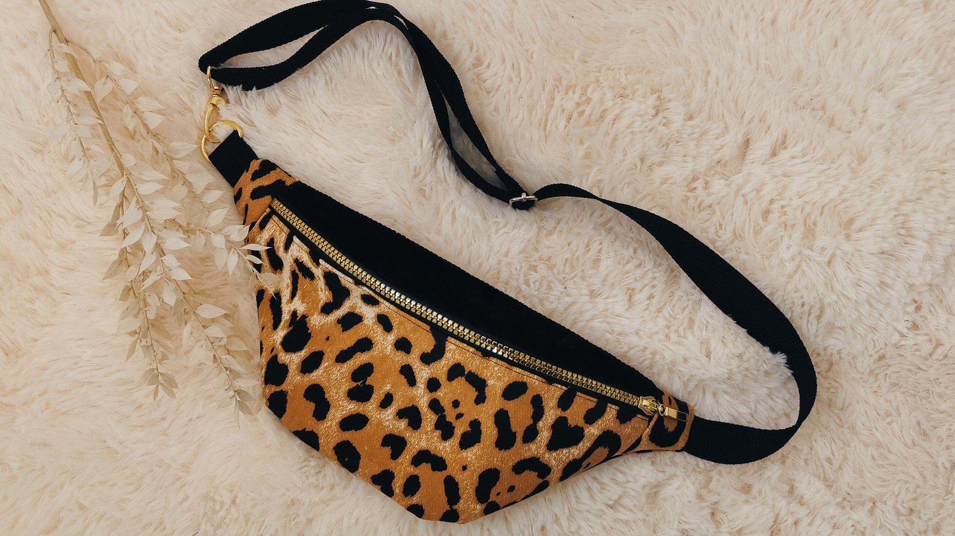 Leopard Hipbag Canvas Fanny Pack Crossbody Bag Corduroy Peggy Bundy