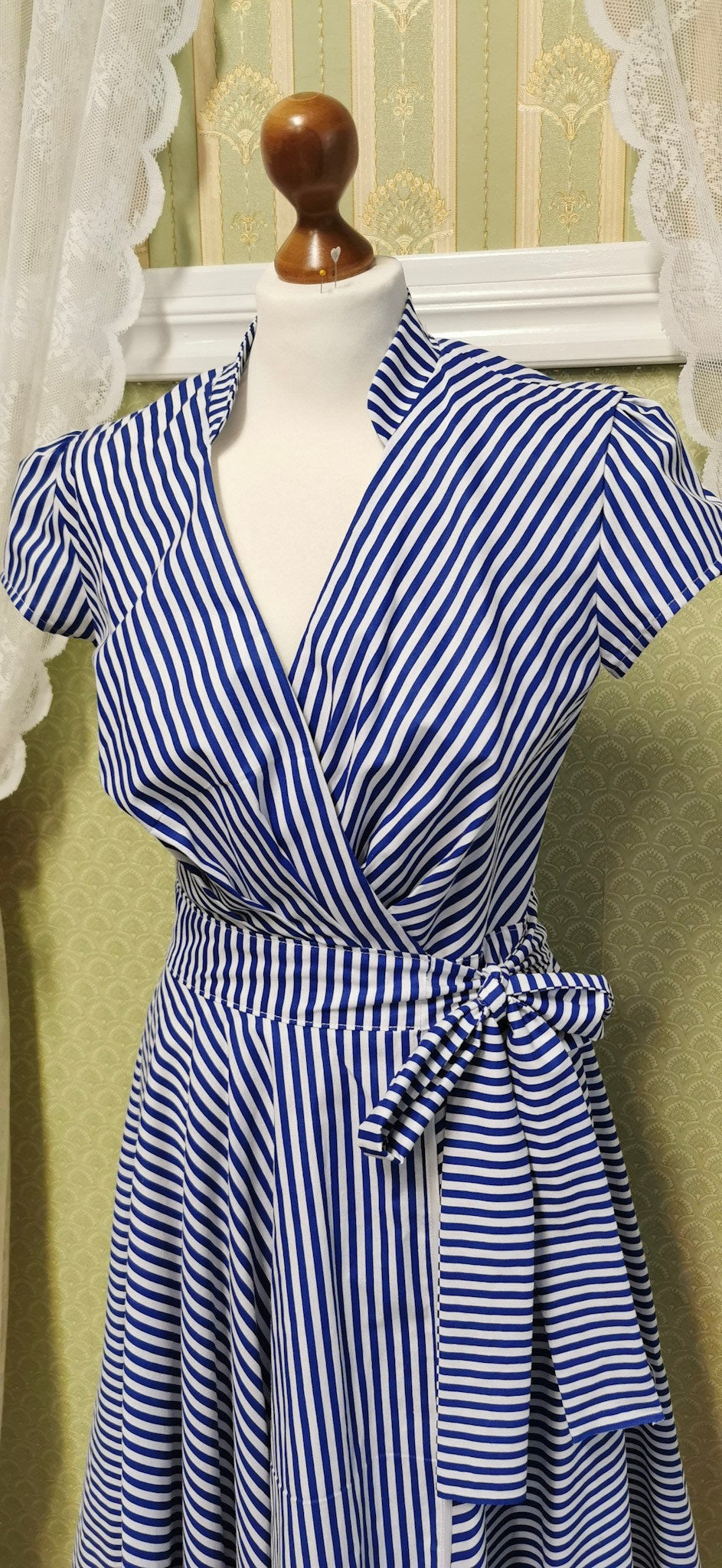 SALE | DAPHNE_02 Blau Streifen 50s Diner Wickelkleid - UNIKAT |M