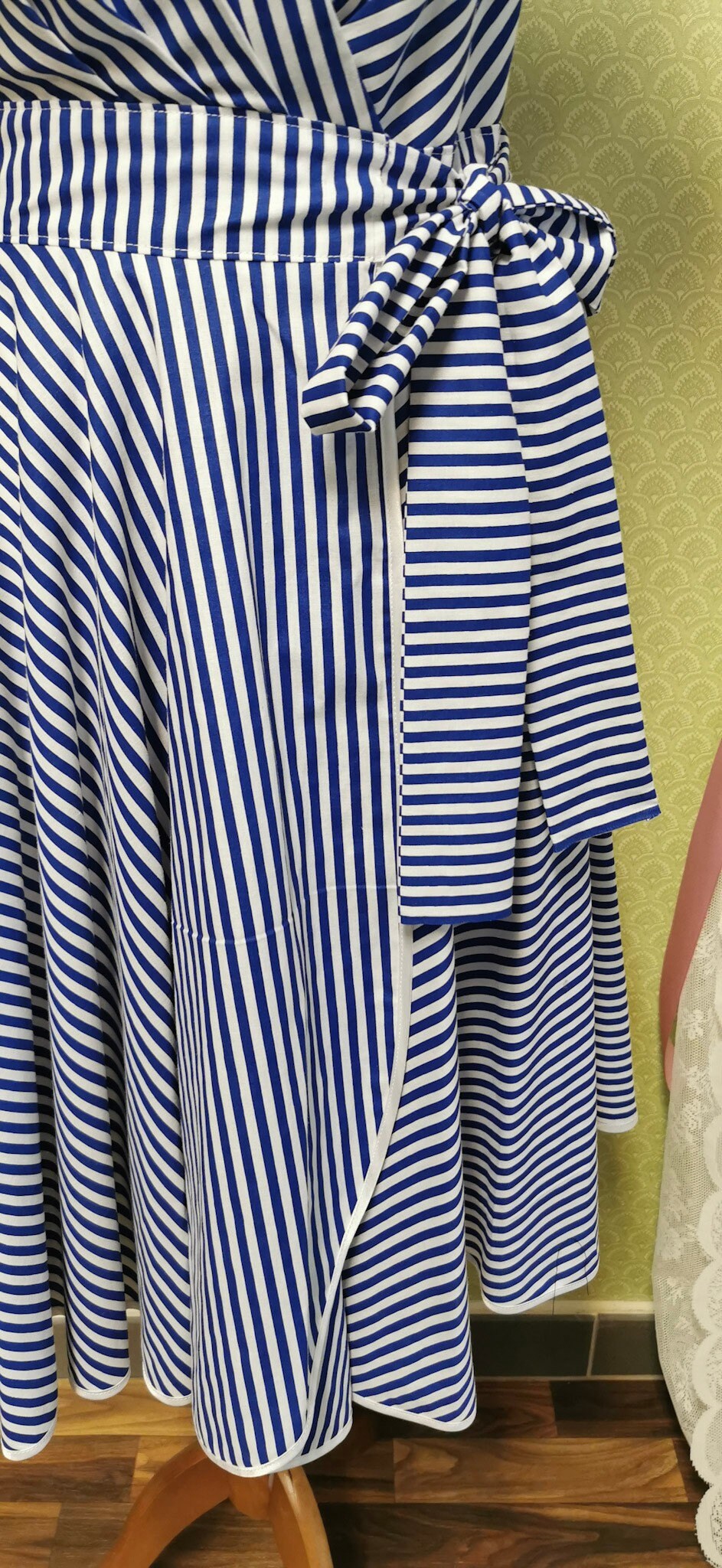 SALE | DAPHNE_02 Blau Streifen 50s Diner Wickelkleid - UNIKAT |M