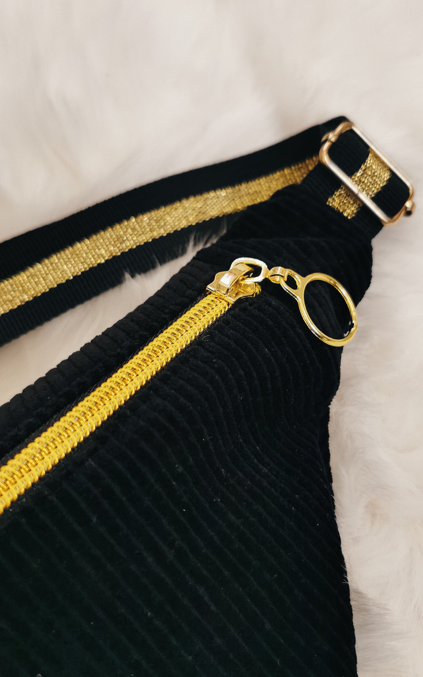 Schwarze Cord Hipbag Bauchtasche Cross Body Bag Gold Lippen